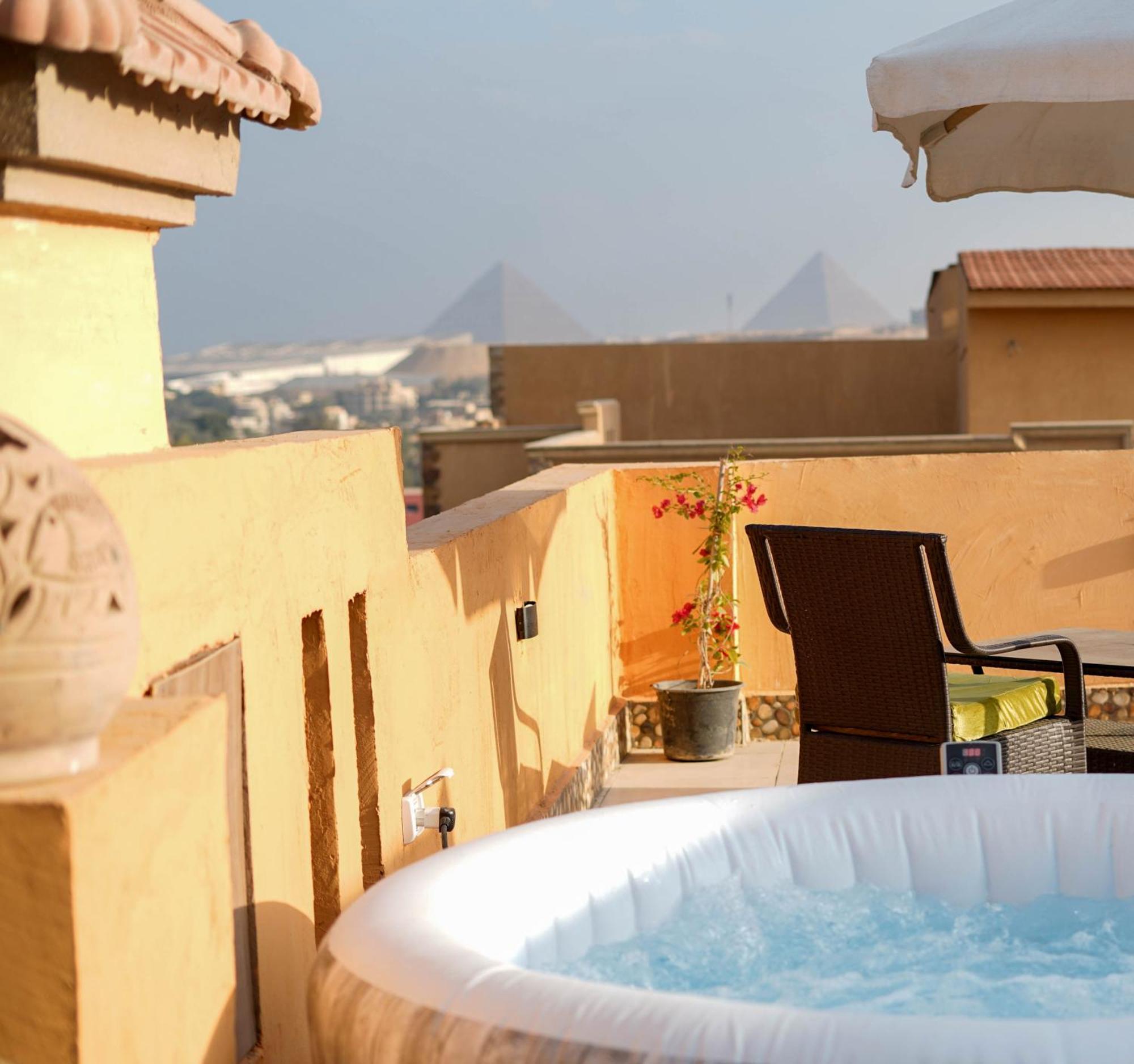 Boho Getaway With Pyramids View & Jacuzzi Apartment Giza Ngoại thất bức ảnh