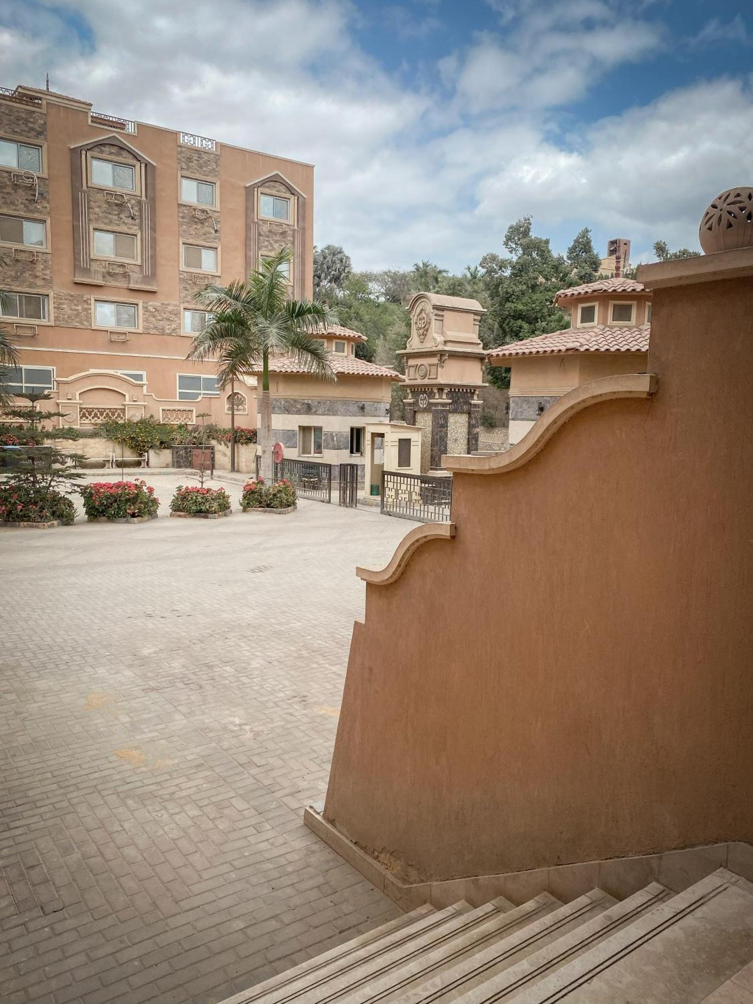 Boho Getaway With Pyramids View & Jacuzzi Apartment Giza Ngoại thất bức ảnh