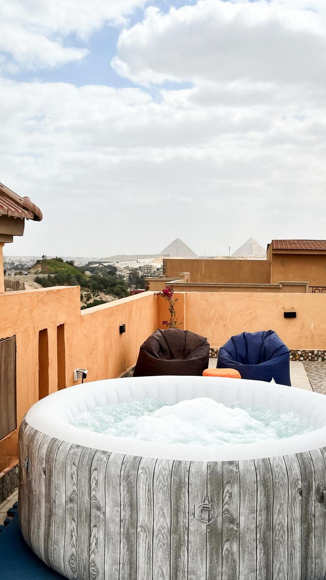 Boho Getaway With Pyramids View & Jacuzzi Apartment Giza Ngoại thất bức ảnh